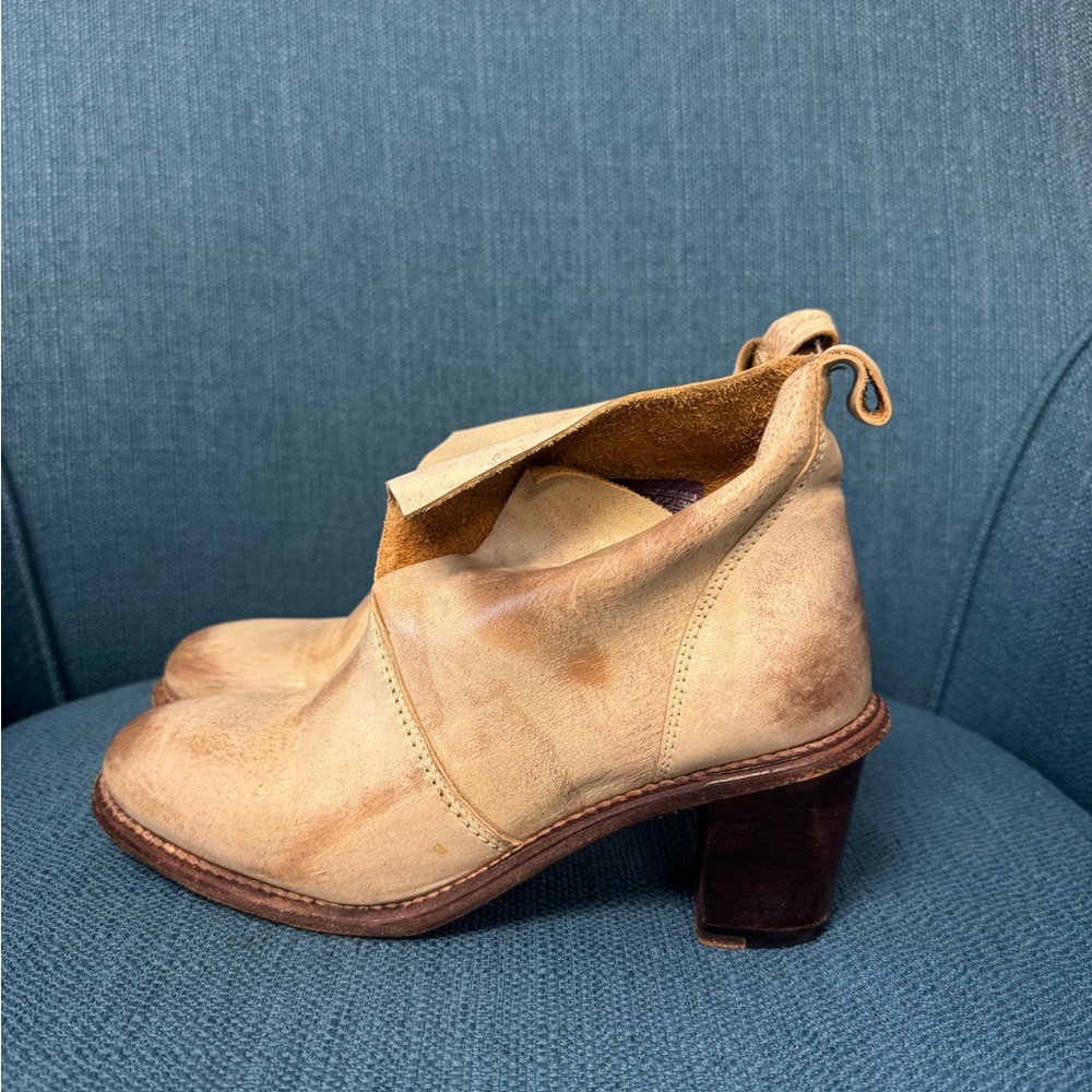 HOLDING HORSES Tan Leather Heeled Boots size 7